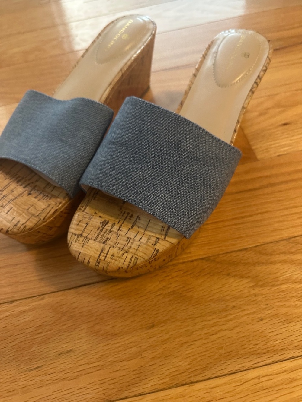 Bandolino Women's platform slides Size 8.5